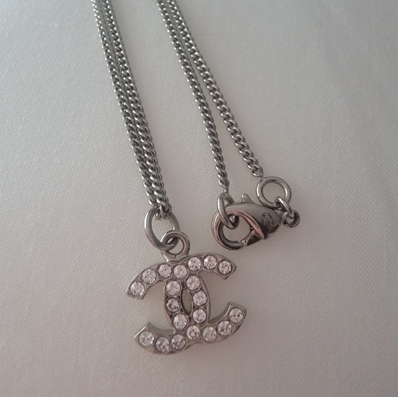 Chanel CC Logo Necklace - Picture 2 of 8